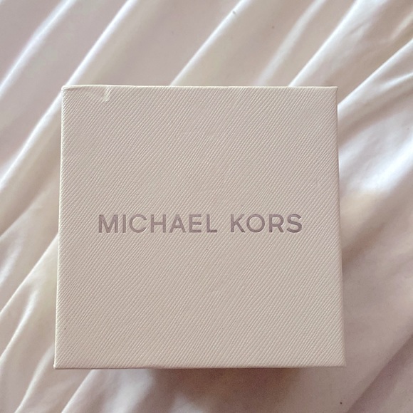 Beautiful diamond studded, never worn, gold watch. Michael Kors. - Picture 1 of 8